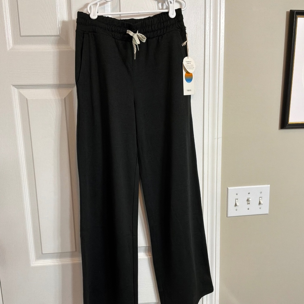Vuori Women's Halo Essential Wideleg Pants- SHORT Size XXS